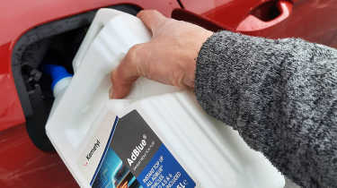 Skoda Superb automatic hatch long-term test - filling with AdBlue